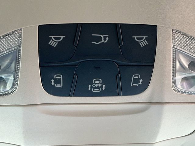 Used 2023 Chrysler Pacifica Touring-L image 20