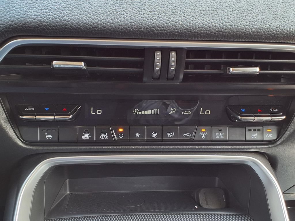 Used 2024 MAZDA CX-90 Plug-In Hybrid w/ Premium Pkg AWD/4WD image 18