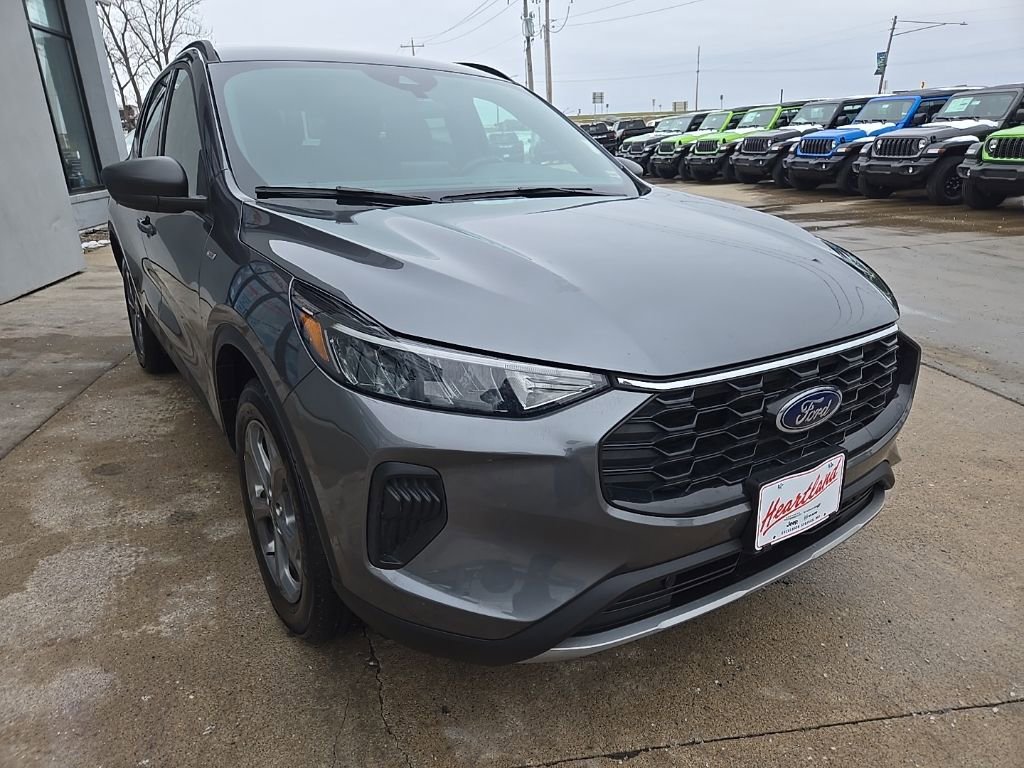 Used 2025 Ford Escape ST-Line image 14
