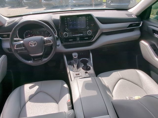 Used 2021 Toyota Highlander XLE image 9