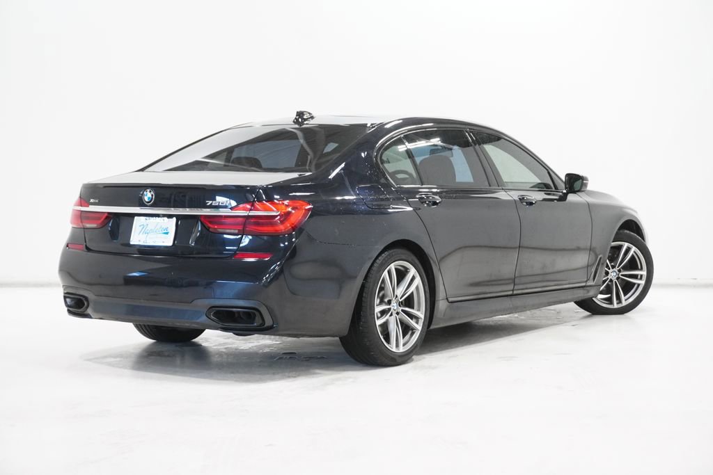 Used 2019 BMW 750i xDrive w/ M Sport Package image 3