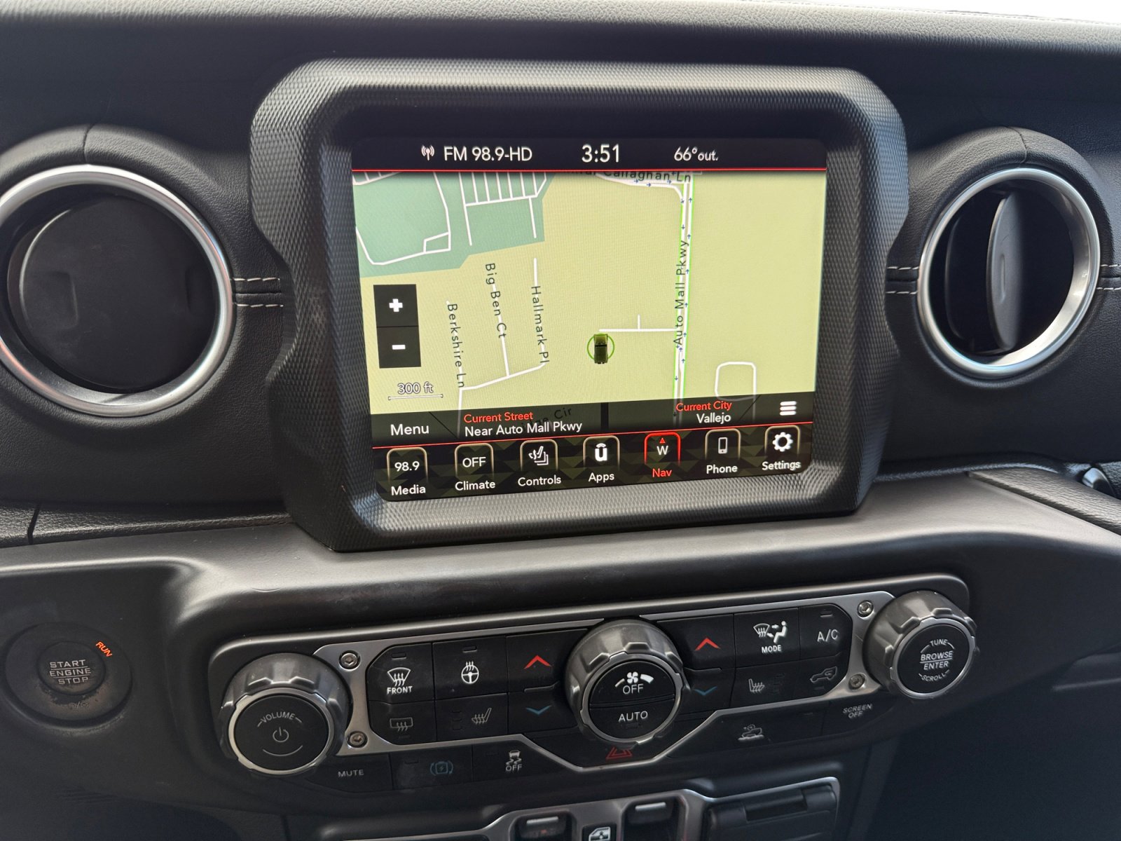 Used 2022 Jeep Wrangler Unlimited Sahara w/ Cold Weather Group image 12