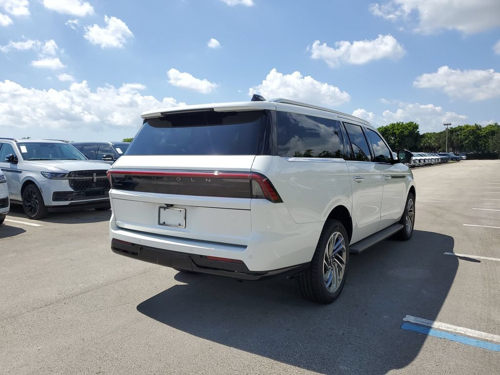 New 2026 Lincoln Navigator L Premier AWD/4WD image 4