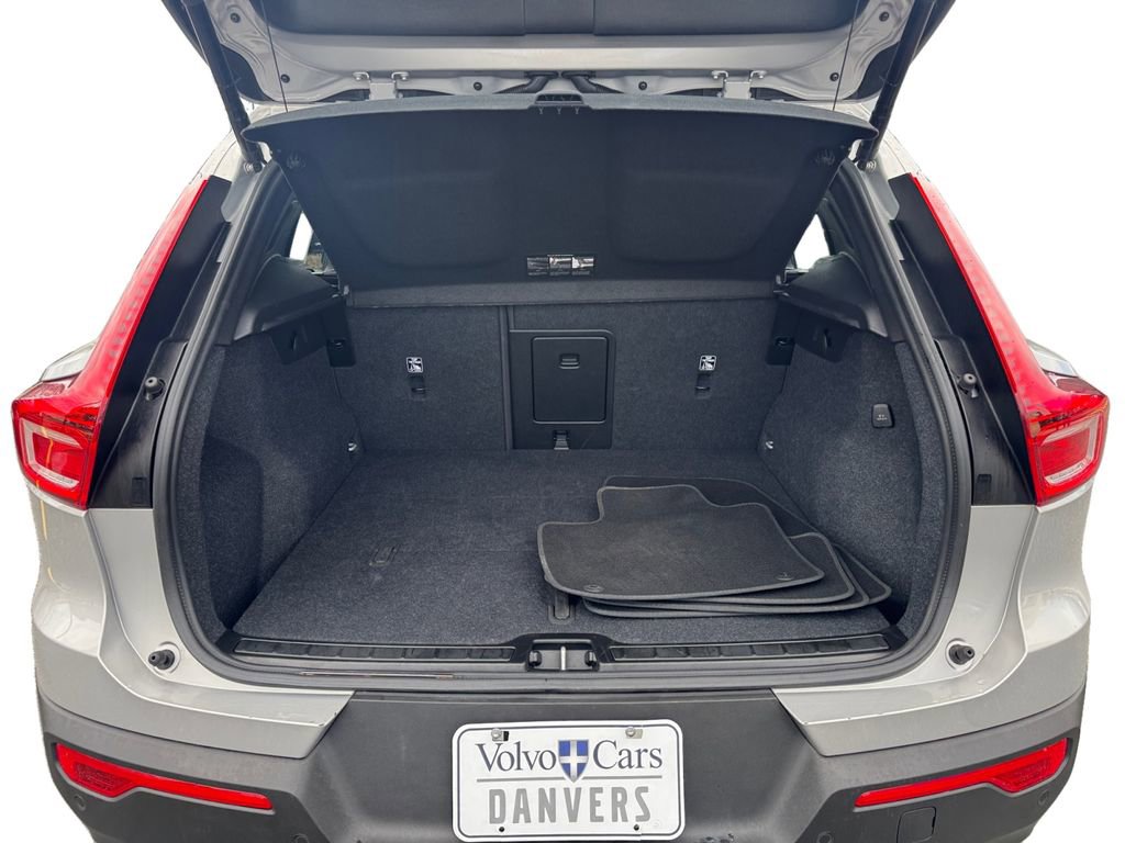 Certified 2025 Volvo XC40 B5 Plus image 6