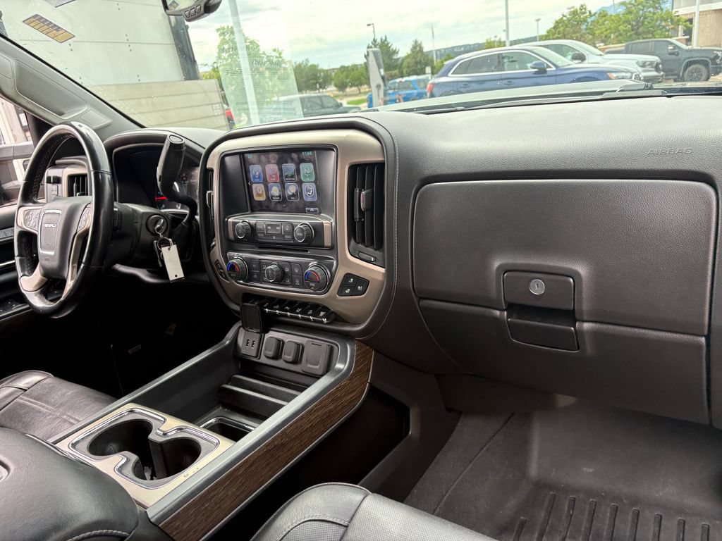 Used 2019 GMC Sierra 2500 Denali w/ Duramax Plus Package AWD/4WD image 29