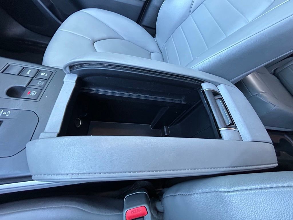 Used 2023 Toyota Highlander XLE FWD image 40