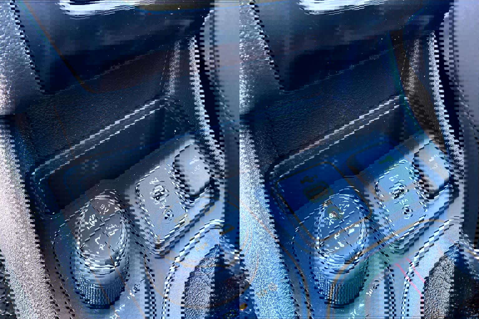 Used 2021 Jeep Cherokee Trailhawk w/ Technology Group image 33