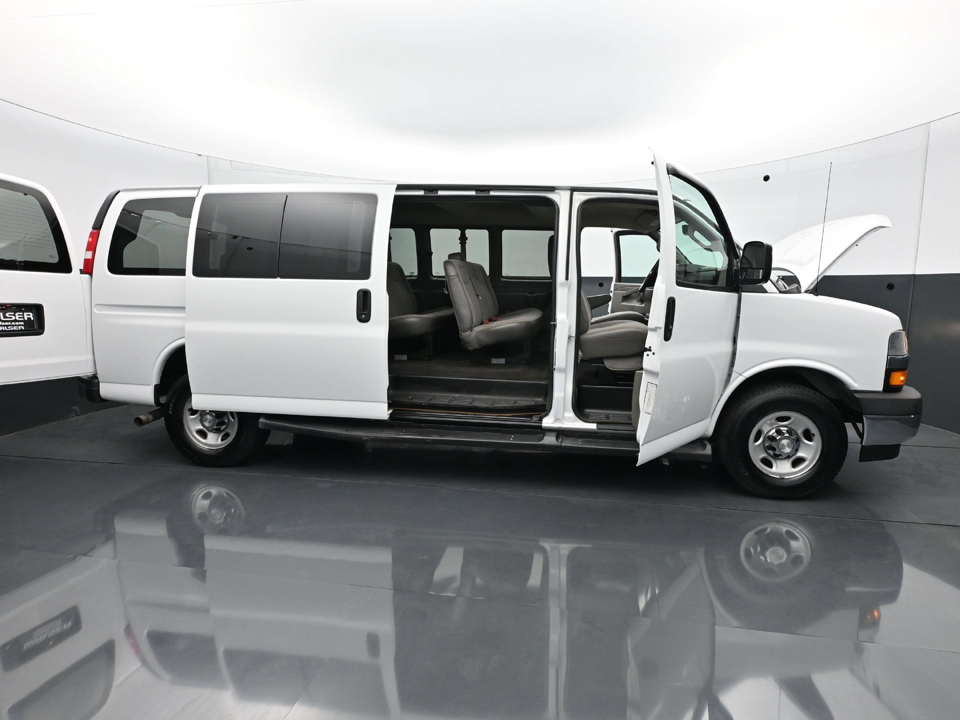 Used 2019 Chevrolet Express 3500 LT w/ LT Preferred Equipment Group RWD image 37