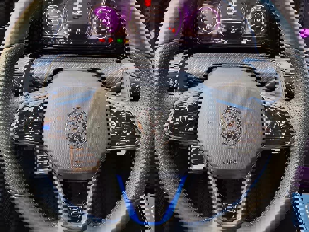 Used 2024 Volkswagen Golf R image 17