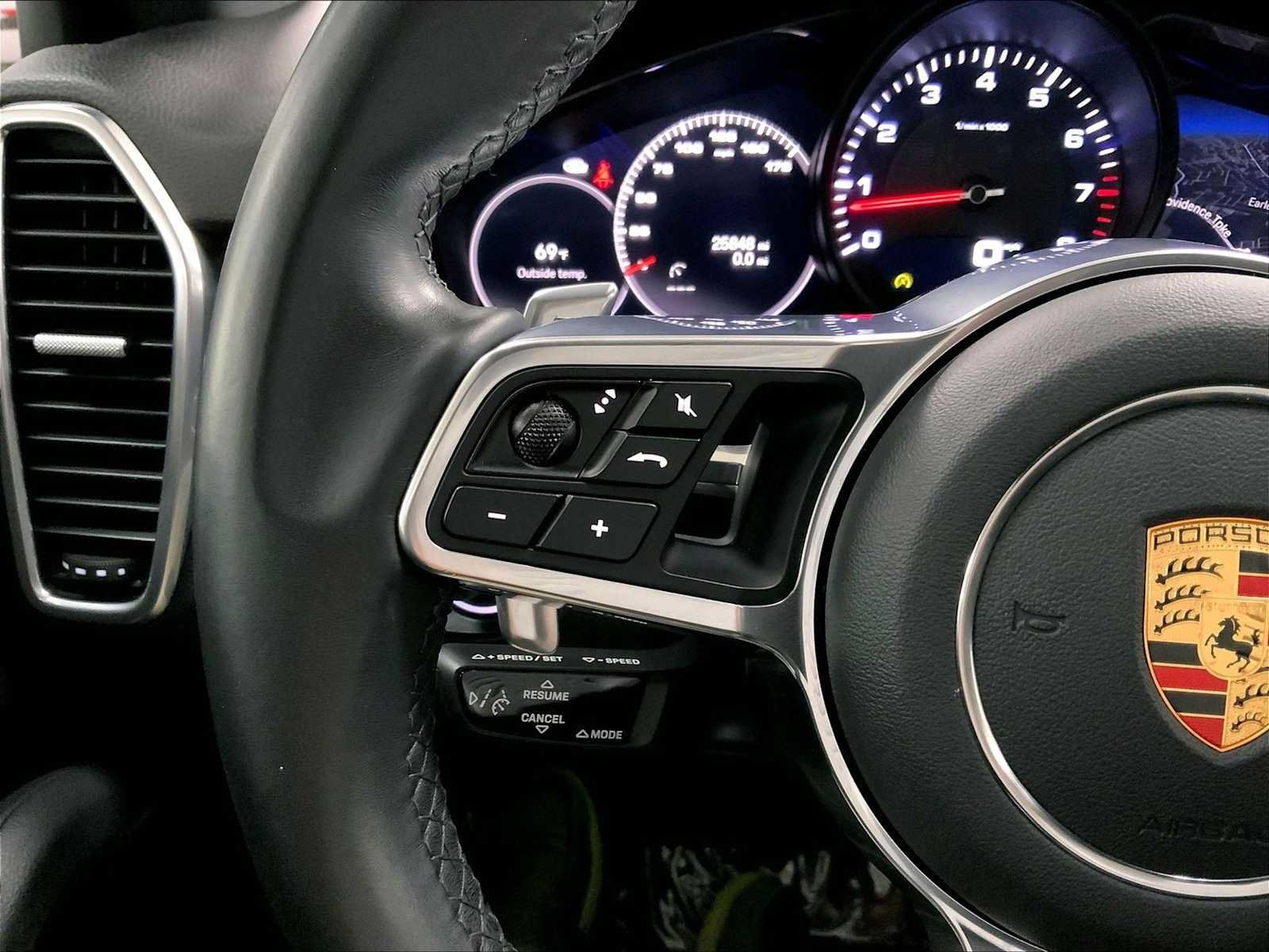 Certified 2023 Porsche Cayenne Platinum Edition AWD/4WD image 27