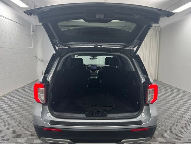 Used 2023 Ford Explorer XLT w/ Equipment Group 202A AWD/4WD image 4