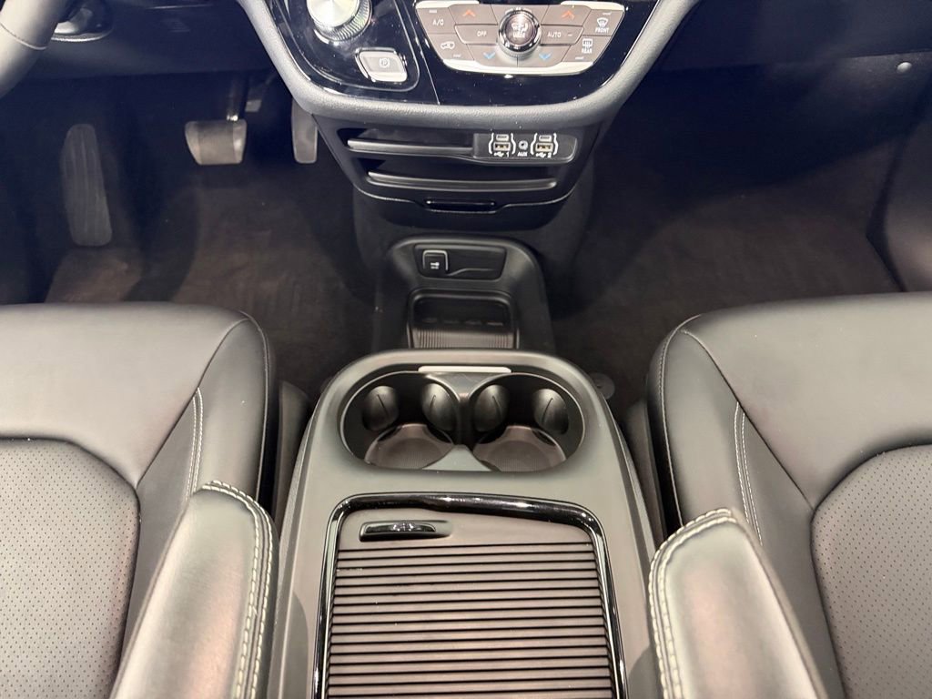 Used 2024 Chrysler Pacifica Select image 17