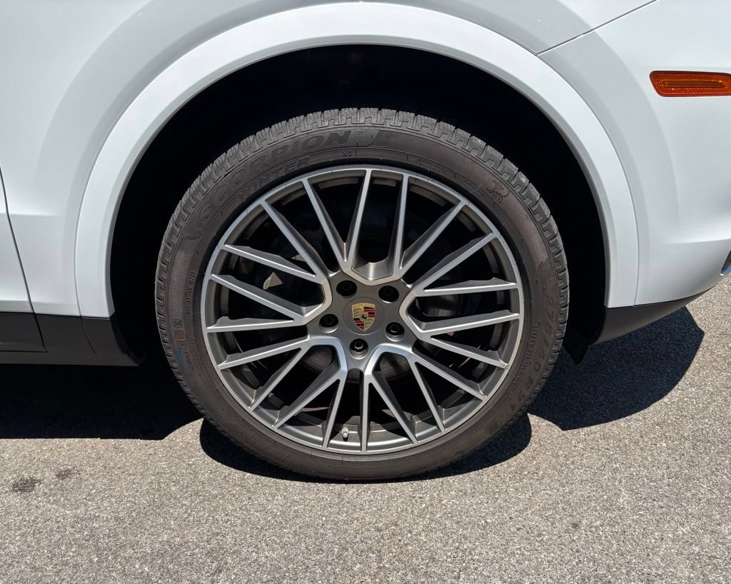 Certified 2023 Porsche Cayenne S Platinum AWD/4WD image 39