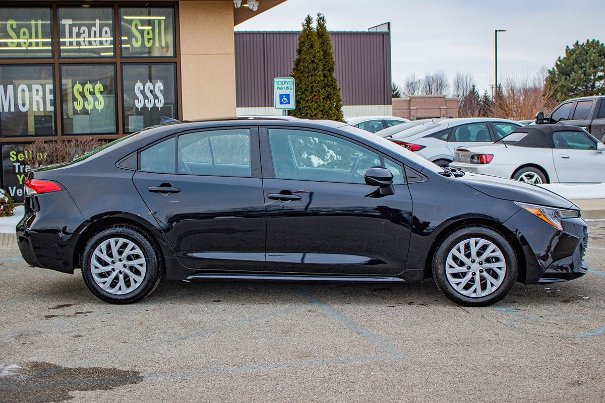 Used 2023 Toyota Corolla LE FWD image 8