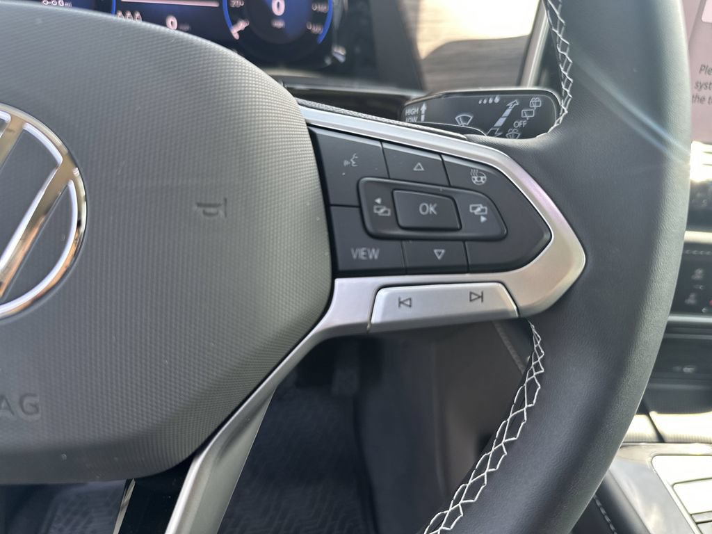 Used 2024 Volkswagen Atlas SEL AWD/4WD image 16