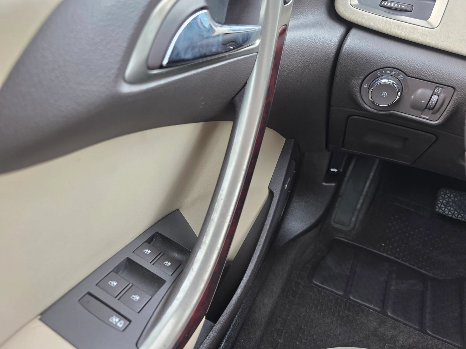 Used 2013 Buick Verano Leather FWD image 18