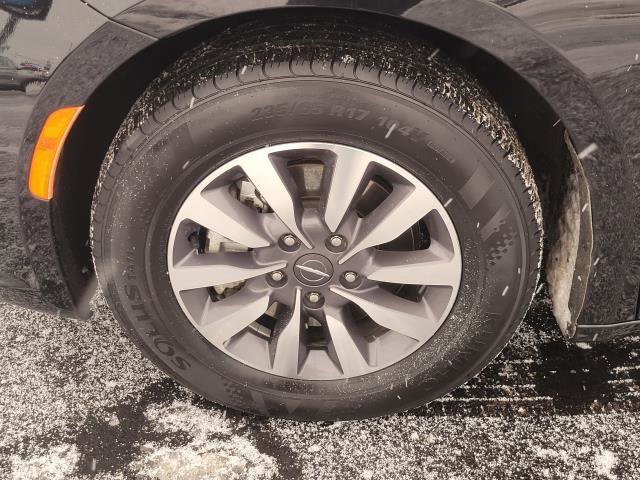 Used 2024 Chrysler Pacifica Select image 5