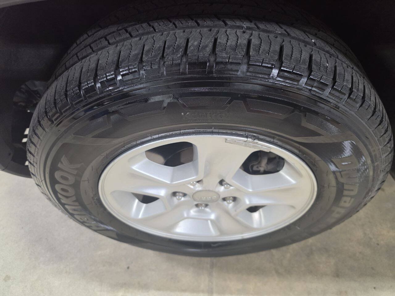 Used 2014 Jeep Grand Cherokee Laredo AWD/4WD image 14