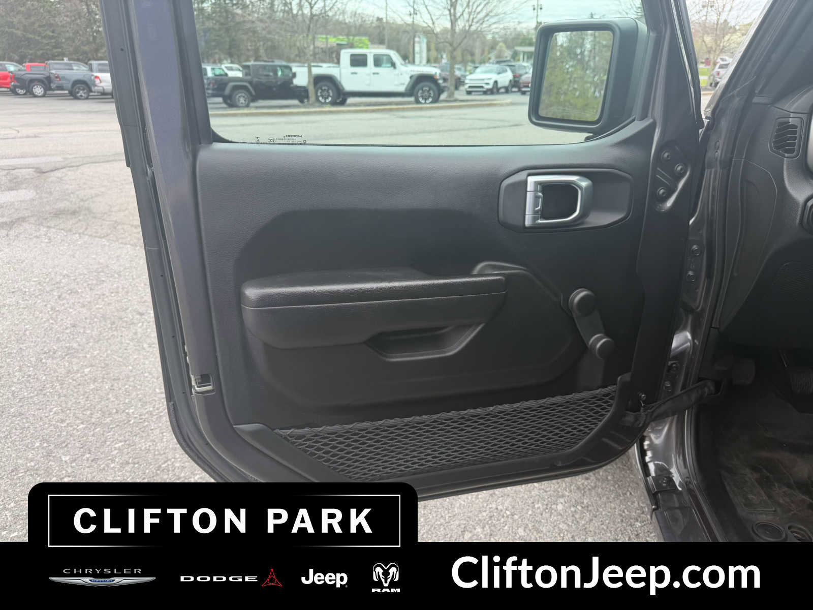 Used 2022 Jeep Wrangler Unlimited Sport AWD/4WD image 10