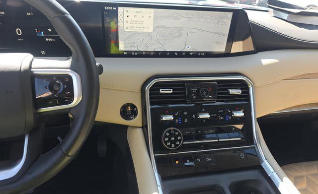 Used 2025 Nissan Armada Platinum image 8