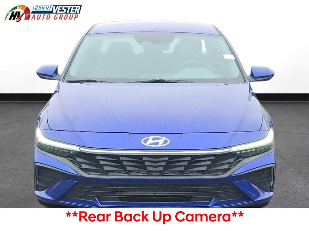 Used 2024 Hyundai Elantra SEL image 3