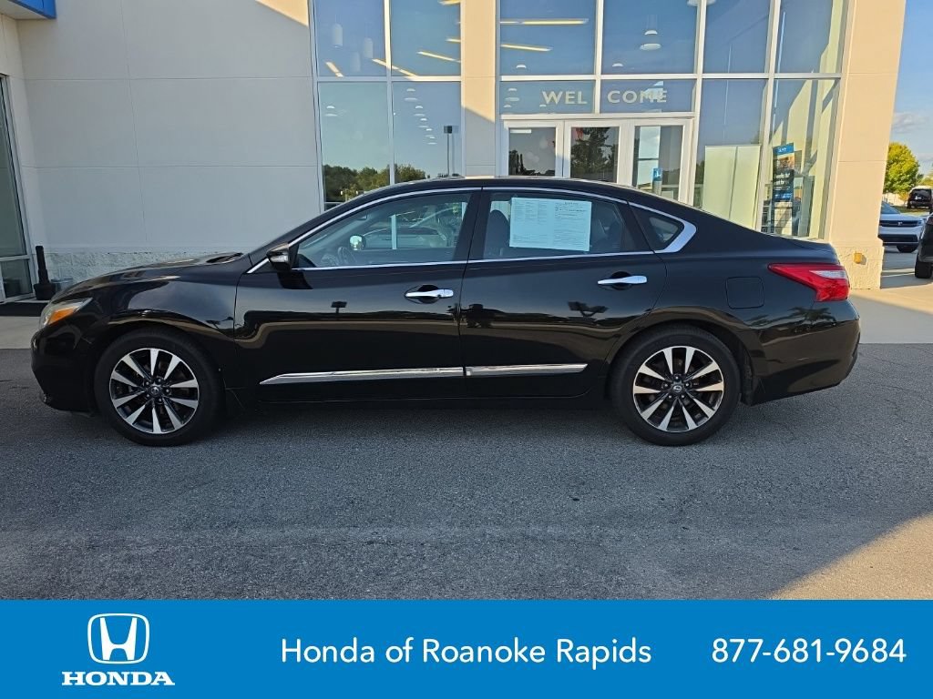 Used 2017 Nissan Altima 2.5 SV w/ Convenience Package FWD image 2