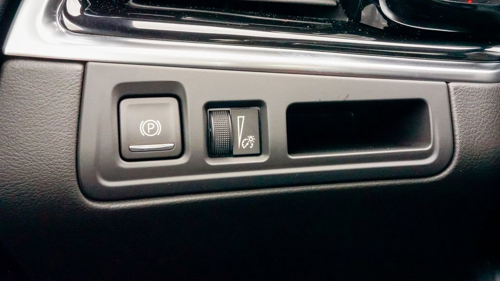 Certified 2025 Cadillac XT6 Luxury image 28