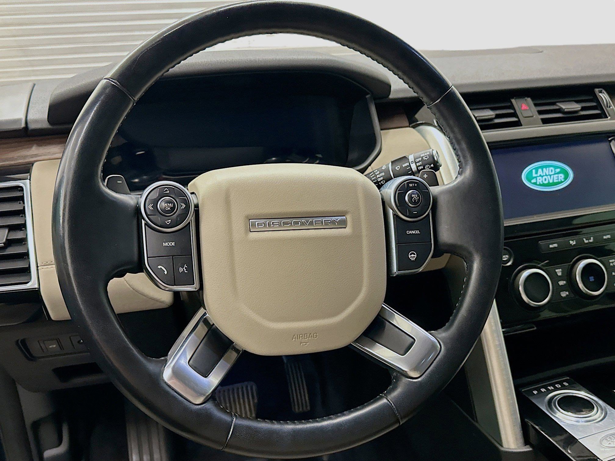 Used 2018 Land Rover Discovery HSE AWD/4WD image 14