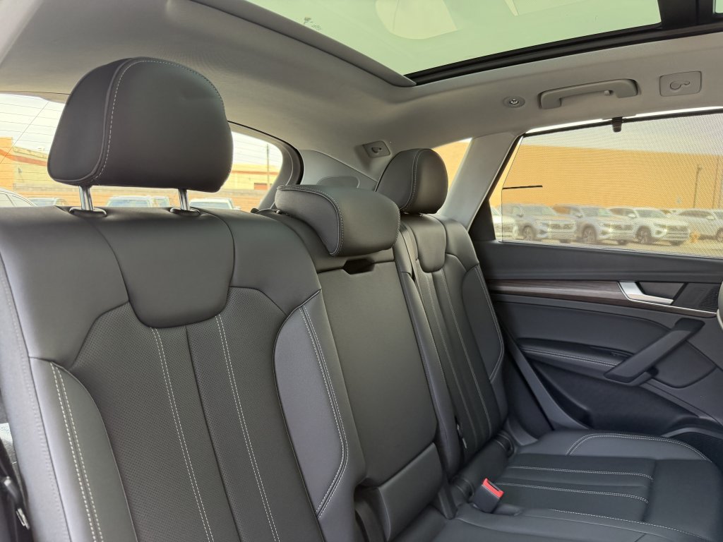 Used 2025 Audi Q5 e Premium Plus w/ Premium Plus Package AWD/4WD image 46