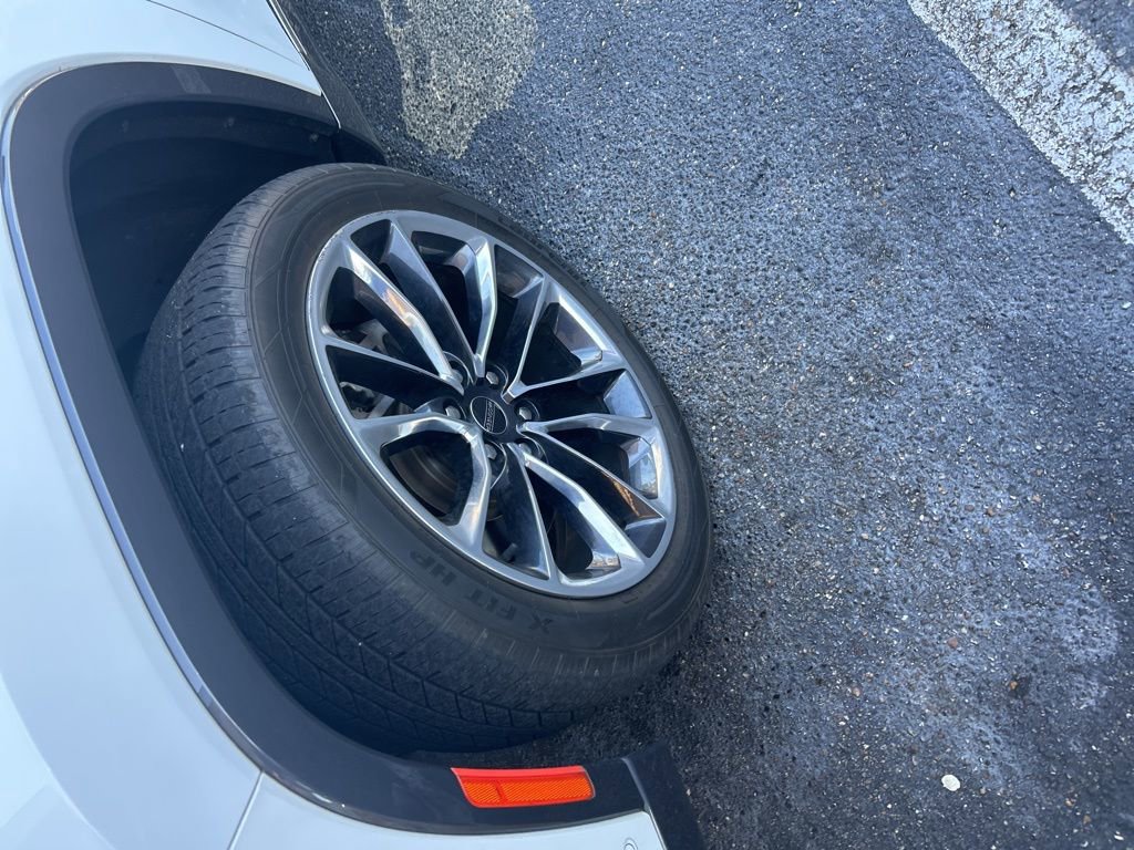 Used 2022 Jeep Wagoneer Series III w/ Premium Group I image 2