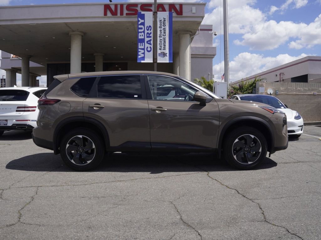 Certified 2024 Nissan Rogue SV image 3