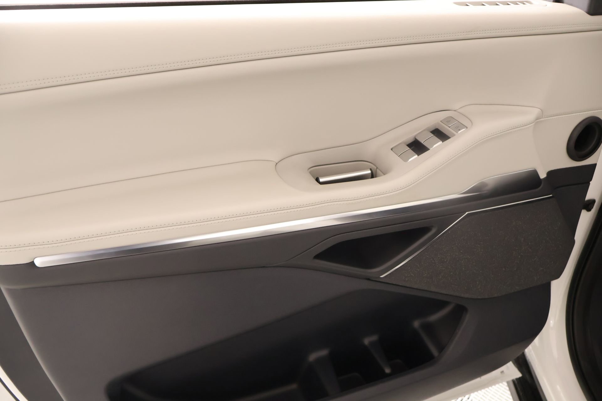 New 2026 Lincoln Navigator L Reserve AWD/4WD image 18