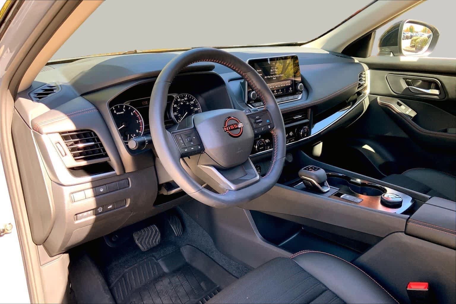 Used 2026 Nissan Rogue SV AWD/4WD image 17