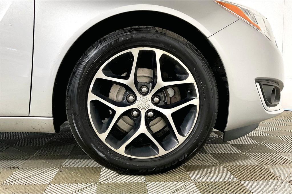 Used 2017 Buick Regal Sport Touring image 8