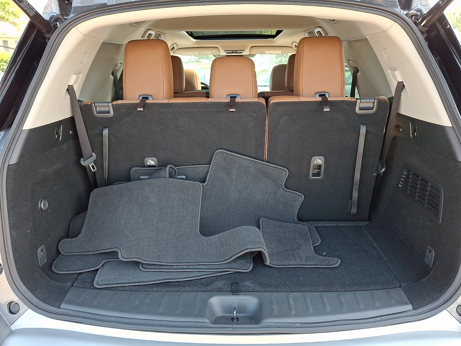 Certified 2025 Nissan Pathfinder Platinum w/ Cargo Package AWD/4WD image 30