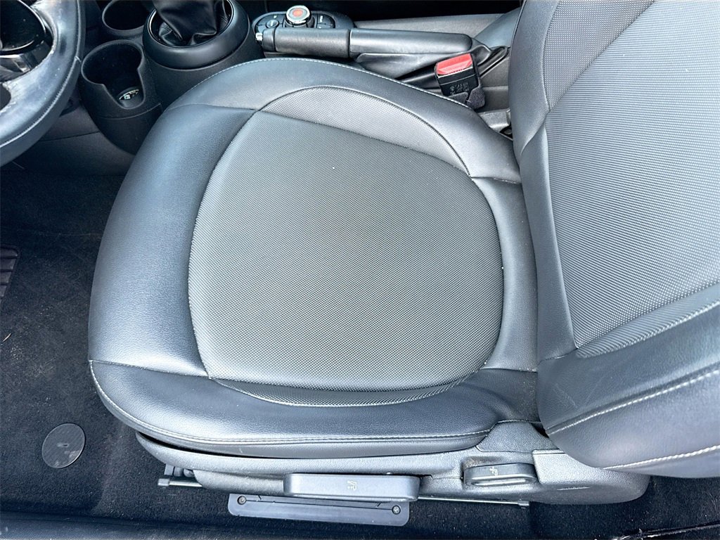 Used 2018 MINI Cooper Convertible image 21