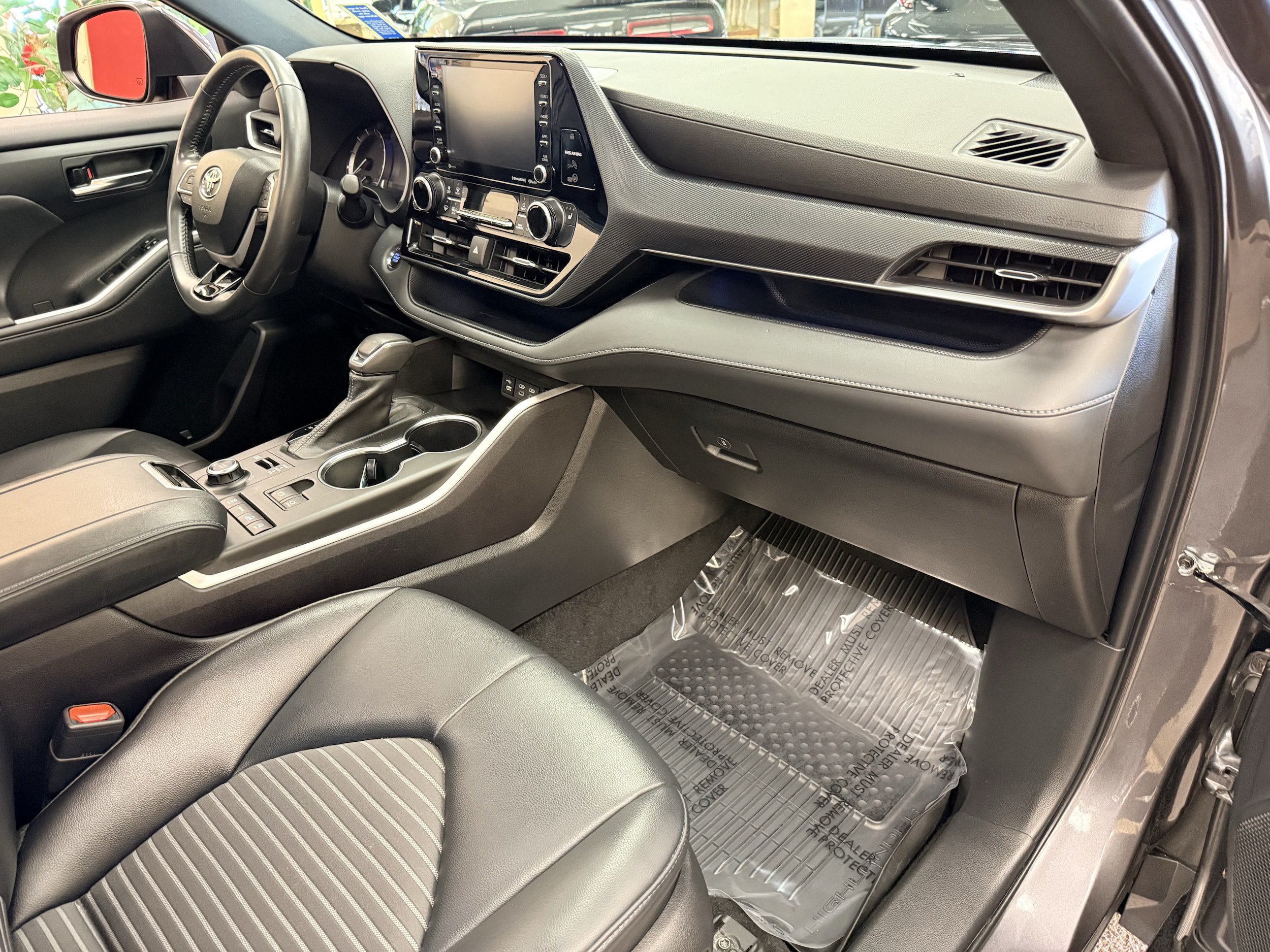Used 2022 Toyota Highlander XSE AWD/4WD image 36
