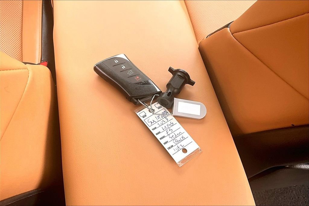 Used 2025 Lexus ES 350 w/ Premium Package FWD image 14