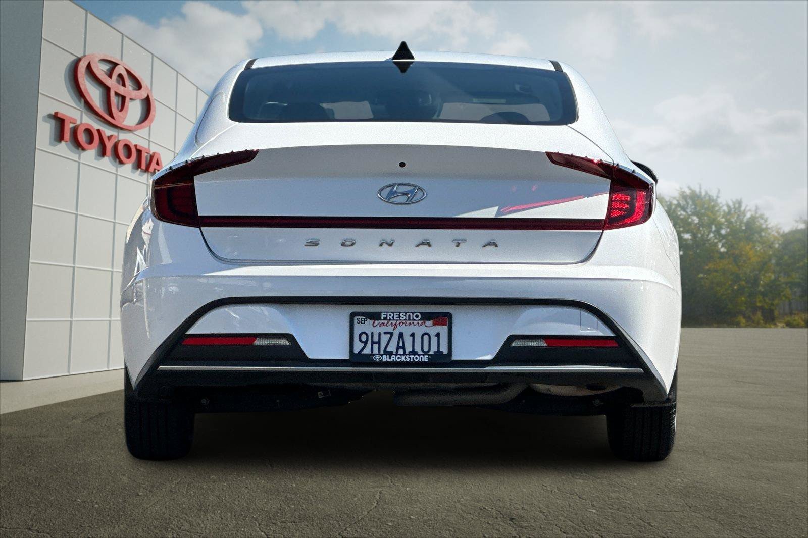 Used 2023 Hyundai Sonata SE FWD image 4