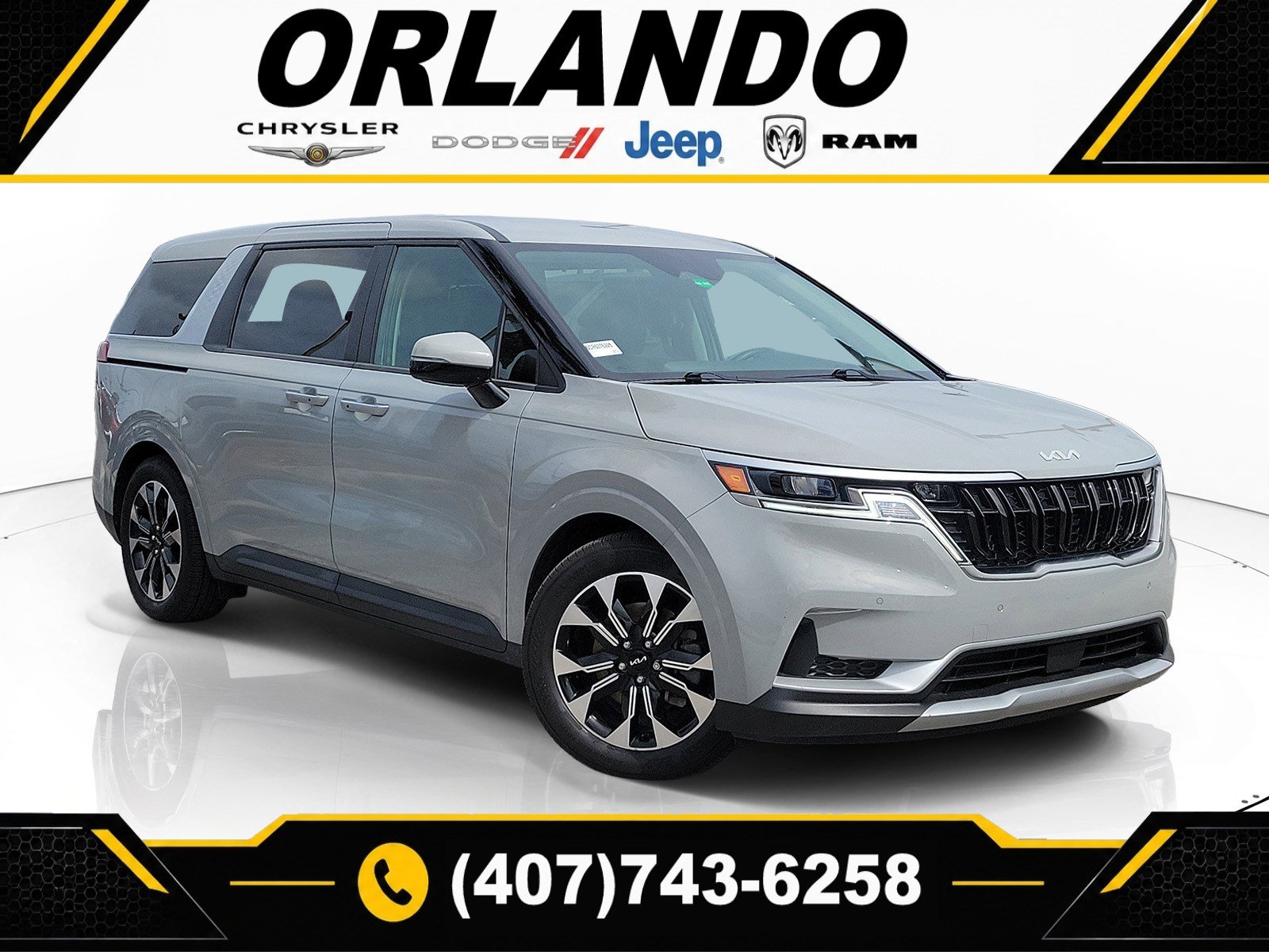 Used 2024 Kia Carnival EX FWD image 1