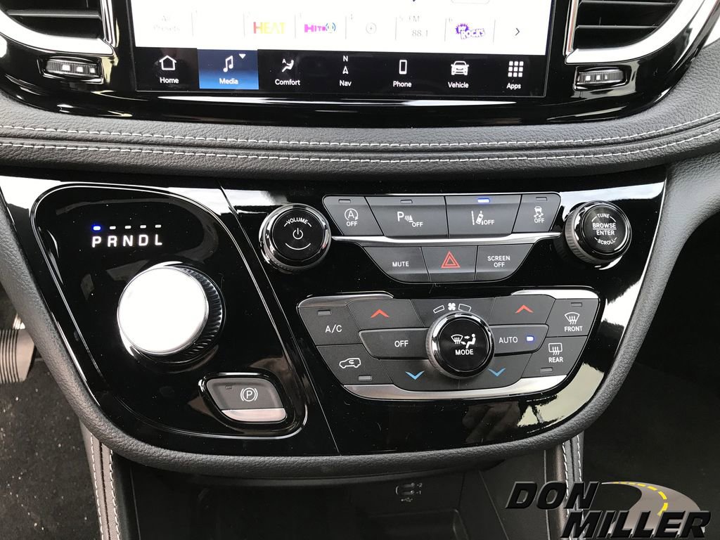 New 2026 Chrysler Pacifica Limited image 22