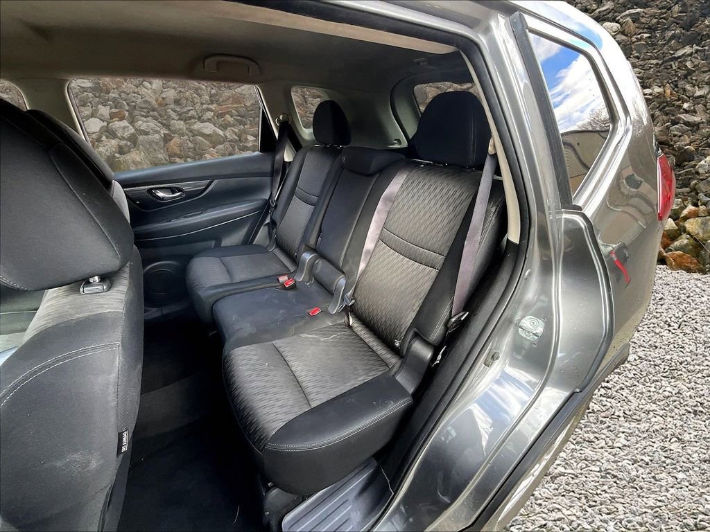 Used 2018 Nissan Rogue SV image 24