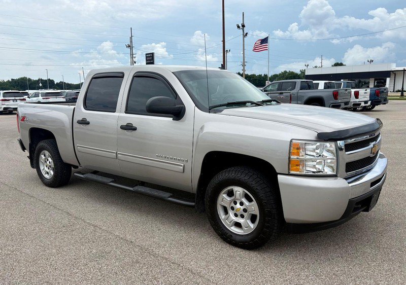 Used 2009 Chevrolet Silverado 1500 LT w/ Power Pack Plus AWD/4WD image 2