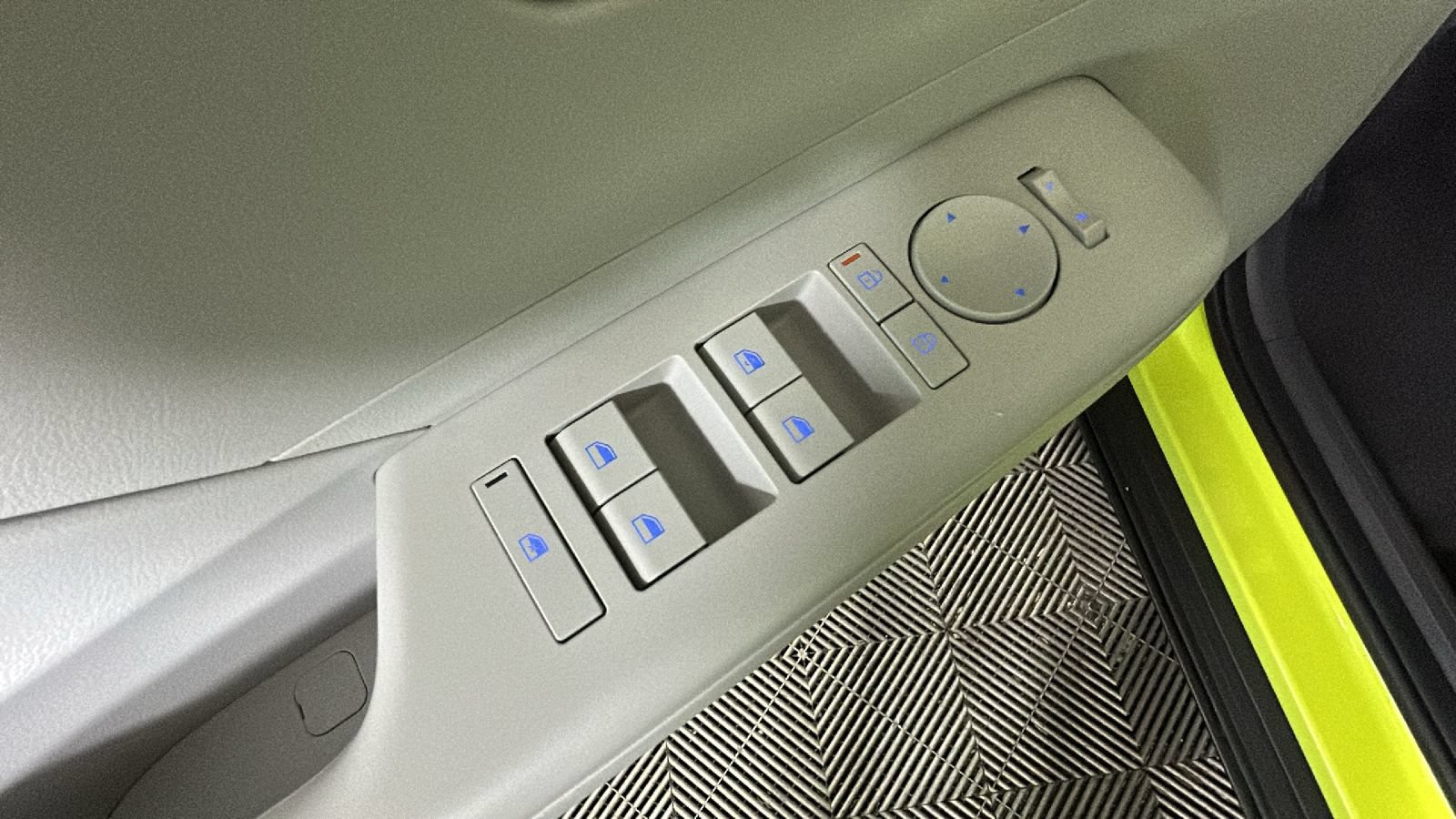 Used 2024 Hyundai Kona SEL FWD image 12