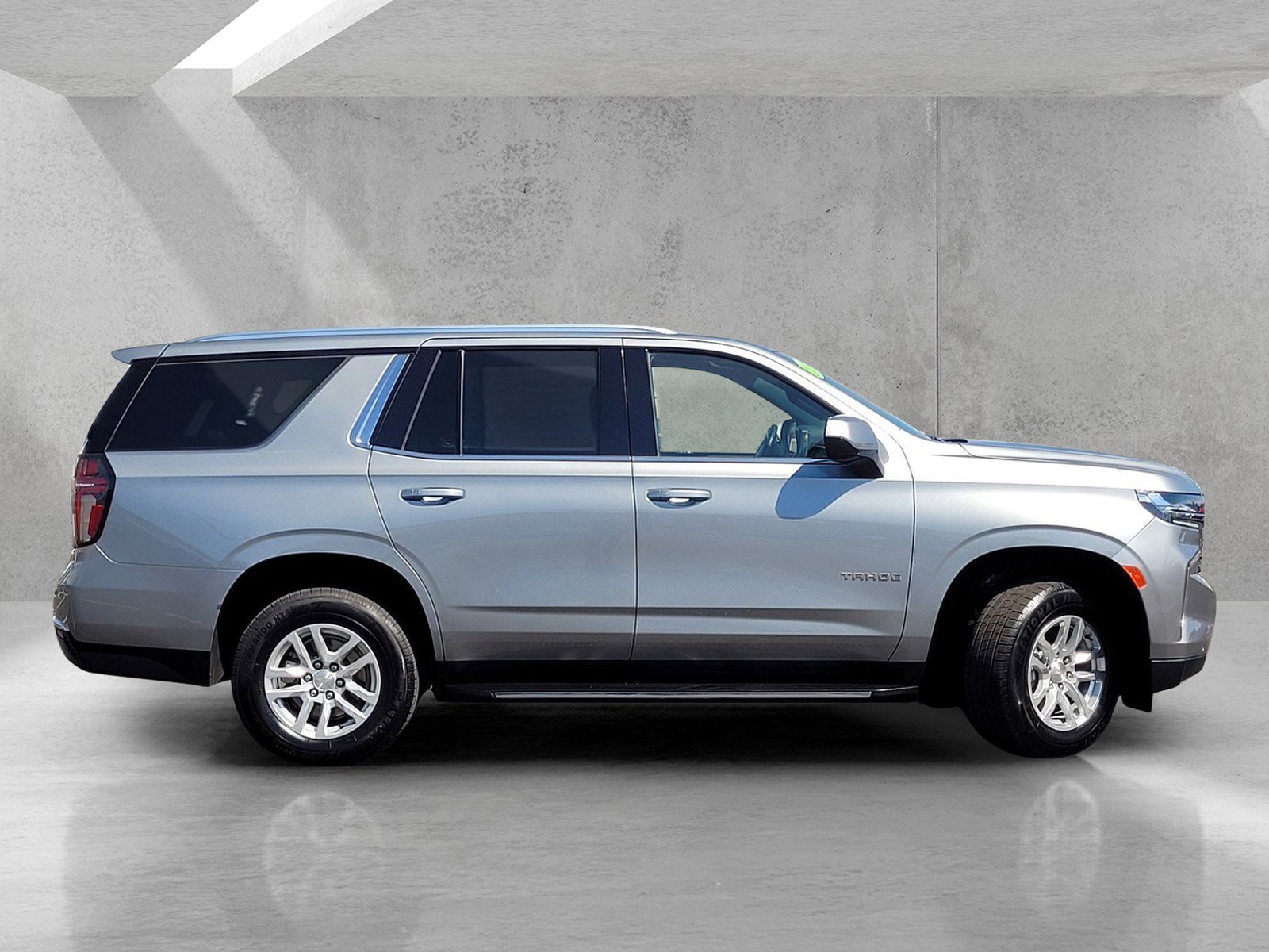 Used 2024 Chevrolet Tahoe LT RWD image 3