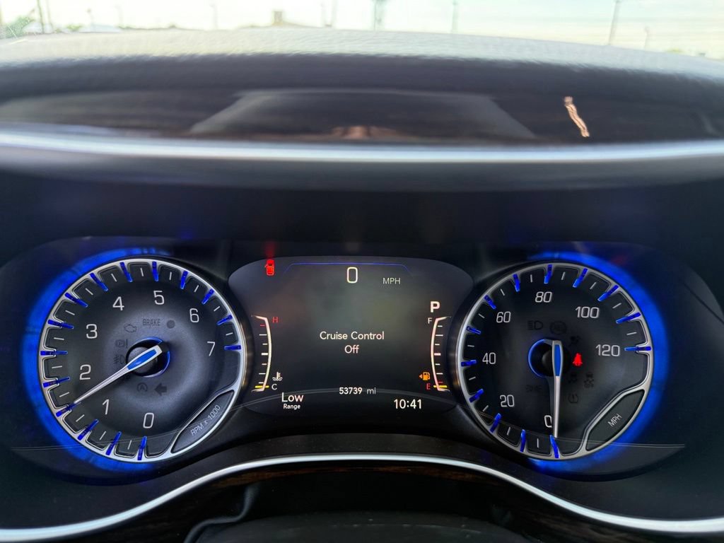 Used 2024 Chrysler Pacifica Limited FWD image 16