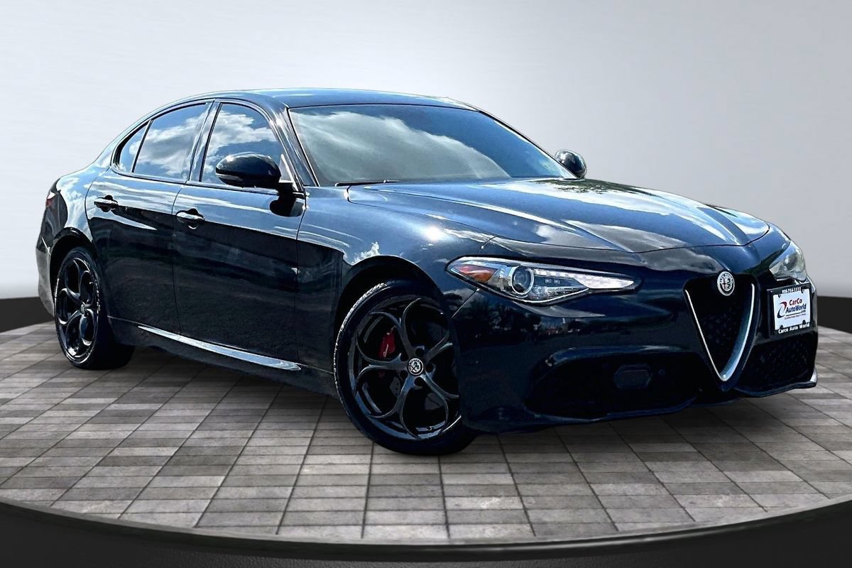 Used 2018 Alfa Romeo Giulia Ti Sport w/ Quick Order Package 22S Sport AWD/4WD image 3