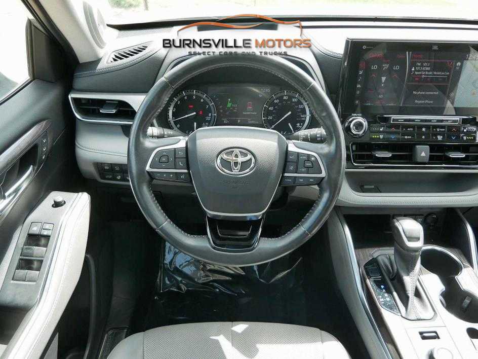 Used 2020 Toyota Highlander Platinum image 15