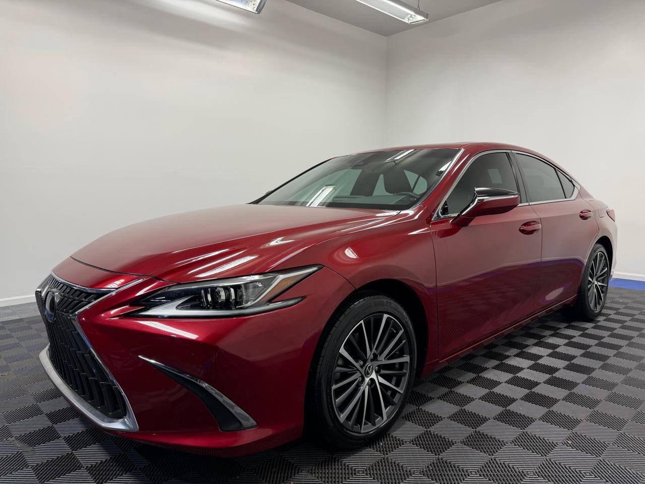 Used 2023 Lexus ES 350 w/ Premium Package FWD image 3