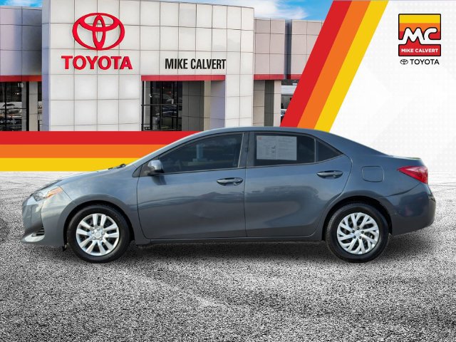 Used 2017 Toyota Corolla LE FWD image 2